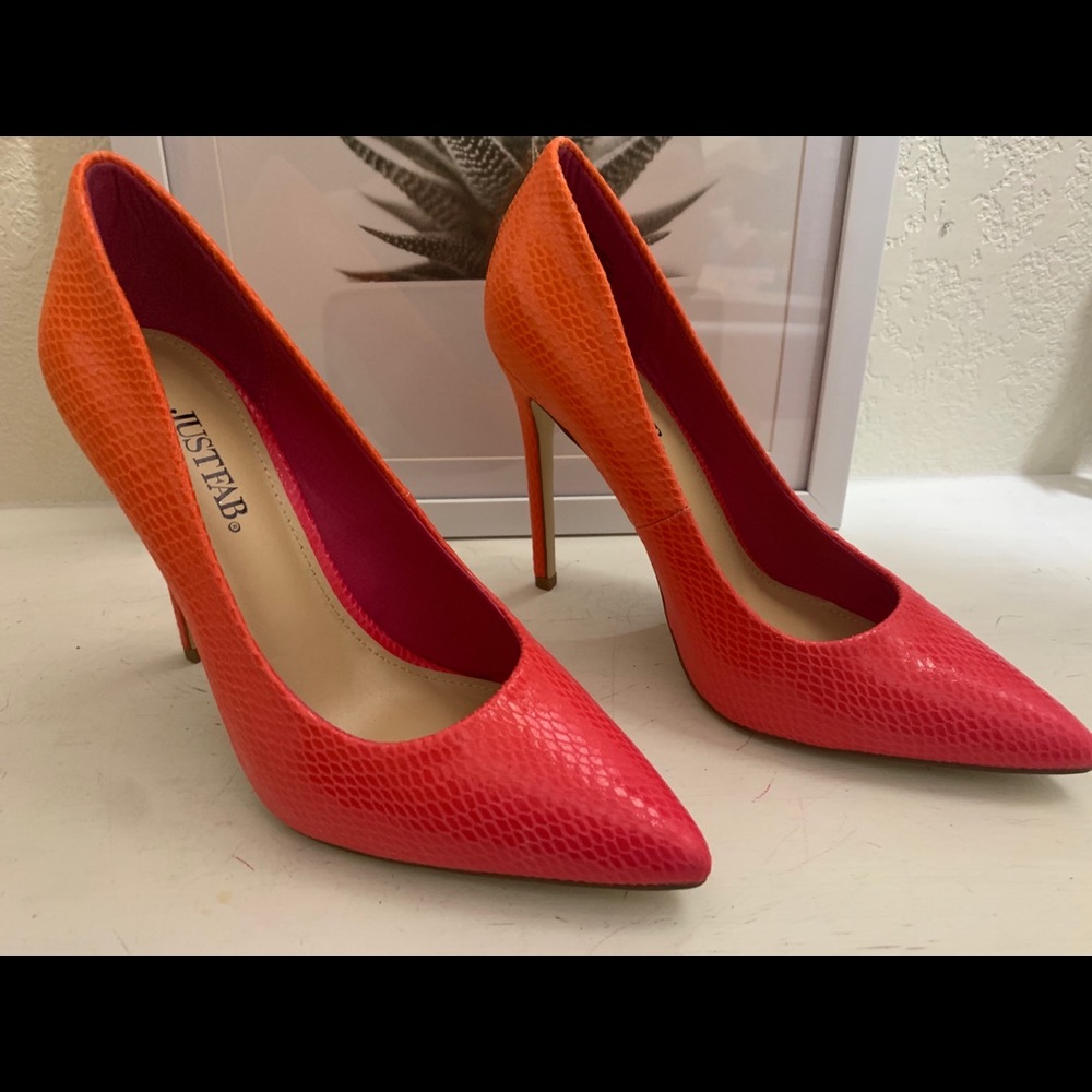 Beautiful pink orange 🍊 heels